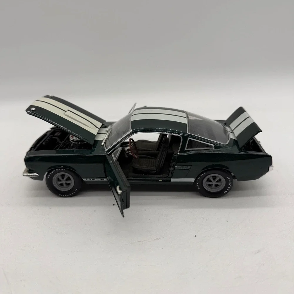 M2 Machines 1966 Shelby GT350 1:24 Scale Ivy Green w/ Stripe Diecast Metal Car